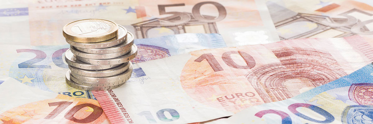 Armut Armutsbericht 2021 Geld Euro